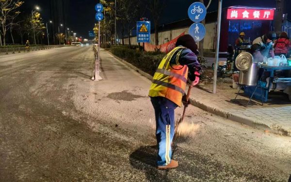 2026年首场寒潮来袭 本市环卫...