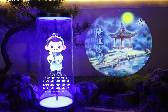 园主叶锦Q版数字人 摄影:柏可林.jpg 园主叶锦Q版数字人 摄影:柏可林.jpg