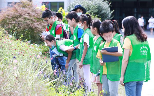 小植物学家.jpg 小植物学家.jpg
