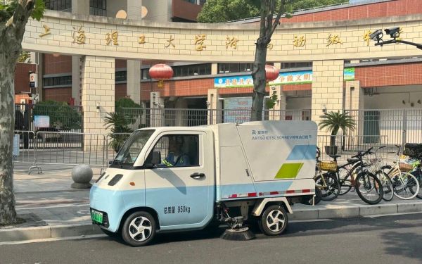 “净”上加“静” 本市环卫部...