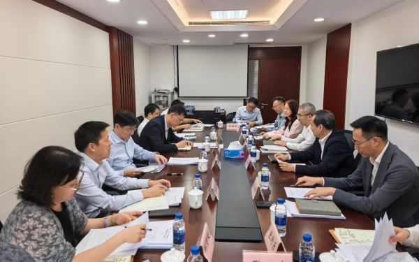 市绿化市容局党组书记、局长...