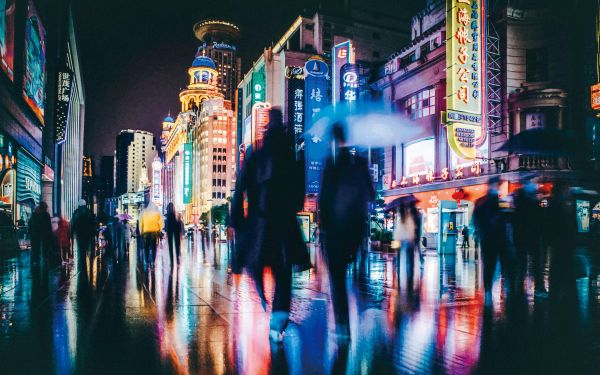 陈洪耀--雨夜南京路.jpg 陈洪耀--雨夜南京路.jpg