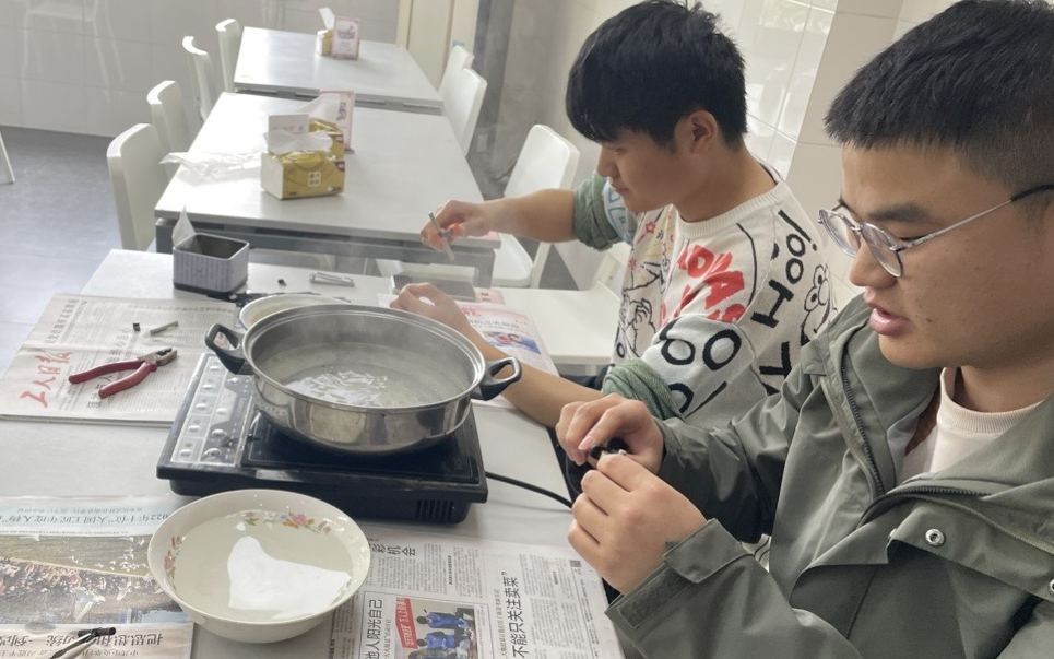崇明东滩保护区开展旗标制作 为涉禽环志做好相关准备_要闻动态_上海市绿化和市容管理局