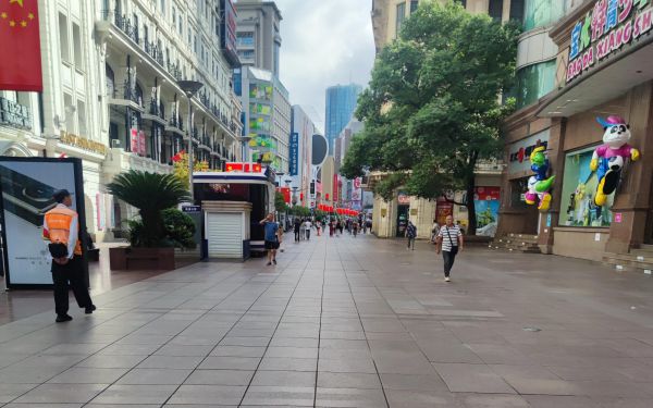 二0二五年十月八日南京东路（道路）2.jpg