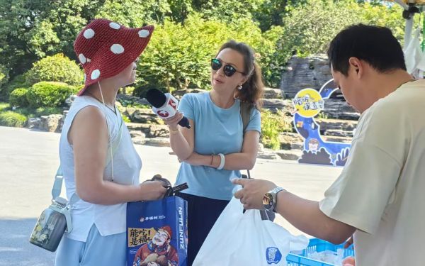 _果园公园手拉手_新鲜果品进万家___2026年夏季果品进公园首个周末现场推介火热3.jpg