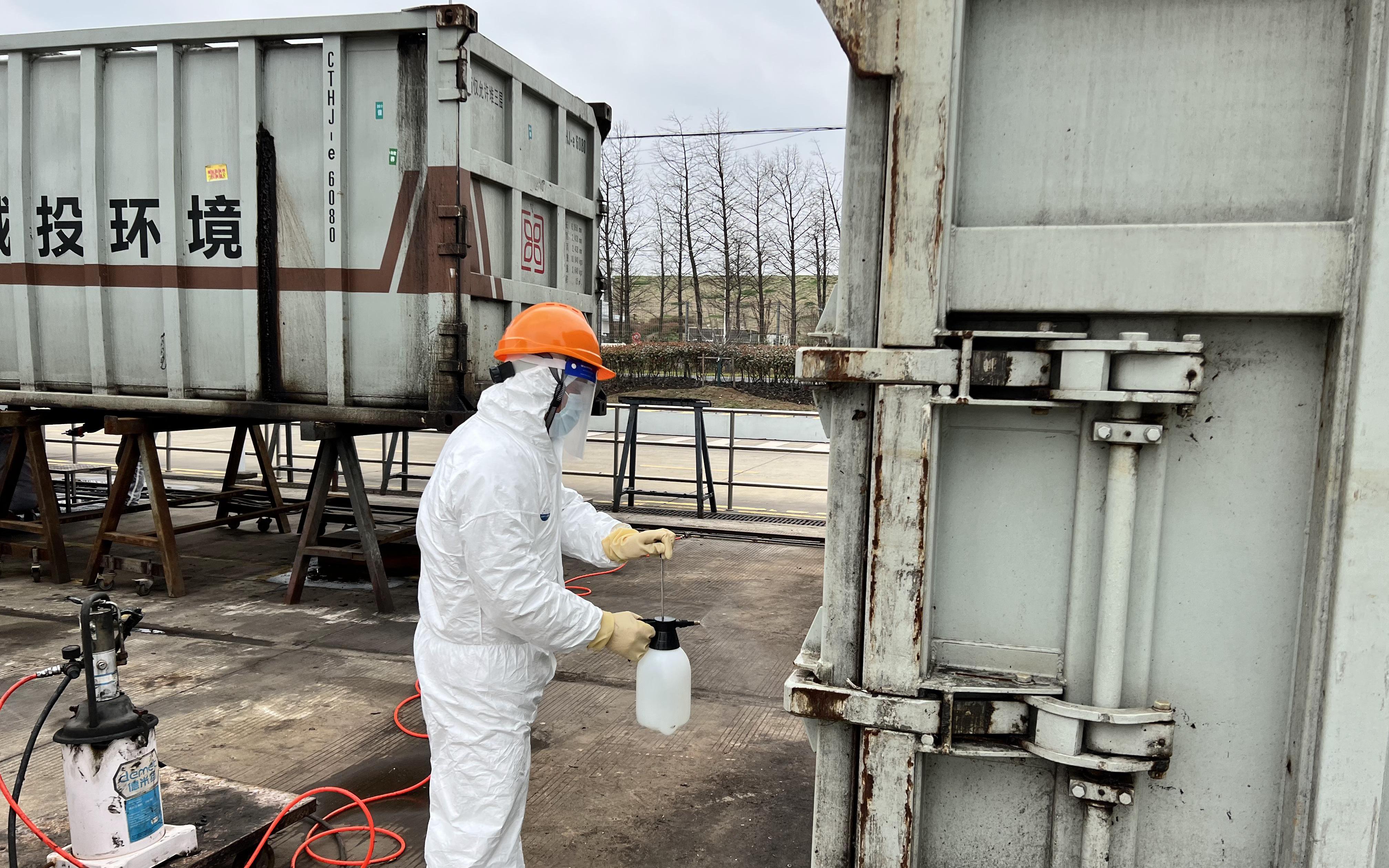 本市生活垃圾建筑垃圾行业全面开展环境消杀工作确保疫情防控不留死角