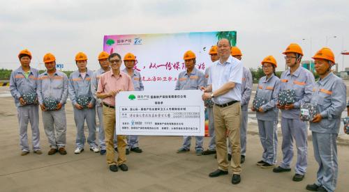4-2019 年 7 月 4 日，国泰保险向上海一线环卫职工赠送爱心保险.jpg