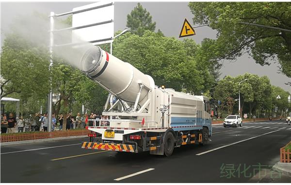 喷雾降尘车.jpg