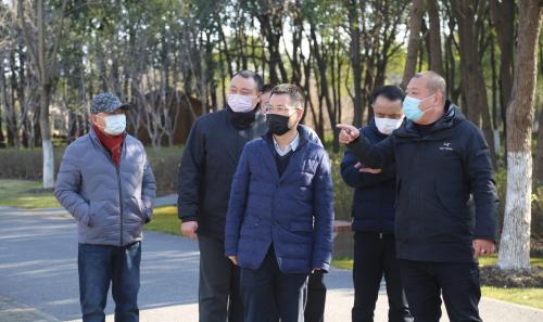2020 年 1 月 31 日，汤臣栋副局长一行来到顾村公园东方鸟世界，实地检查疫情防控工作.jpg