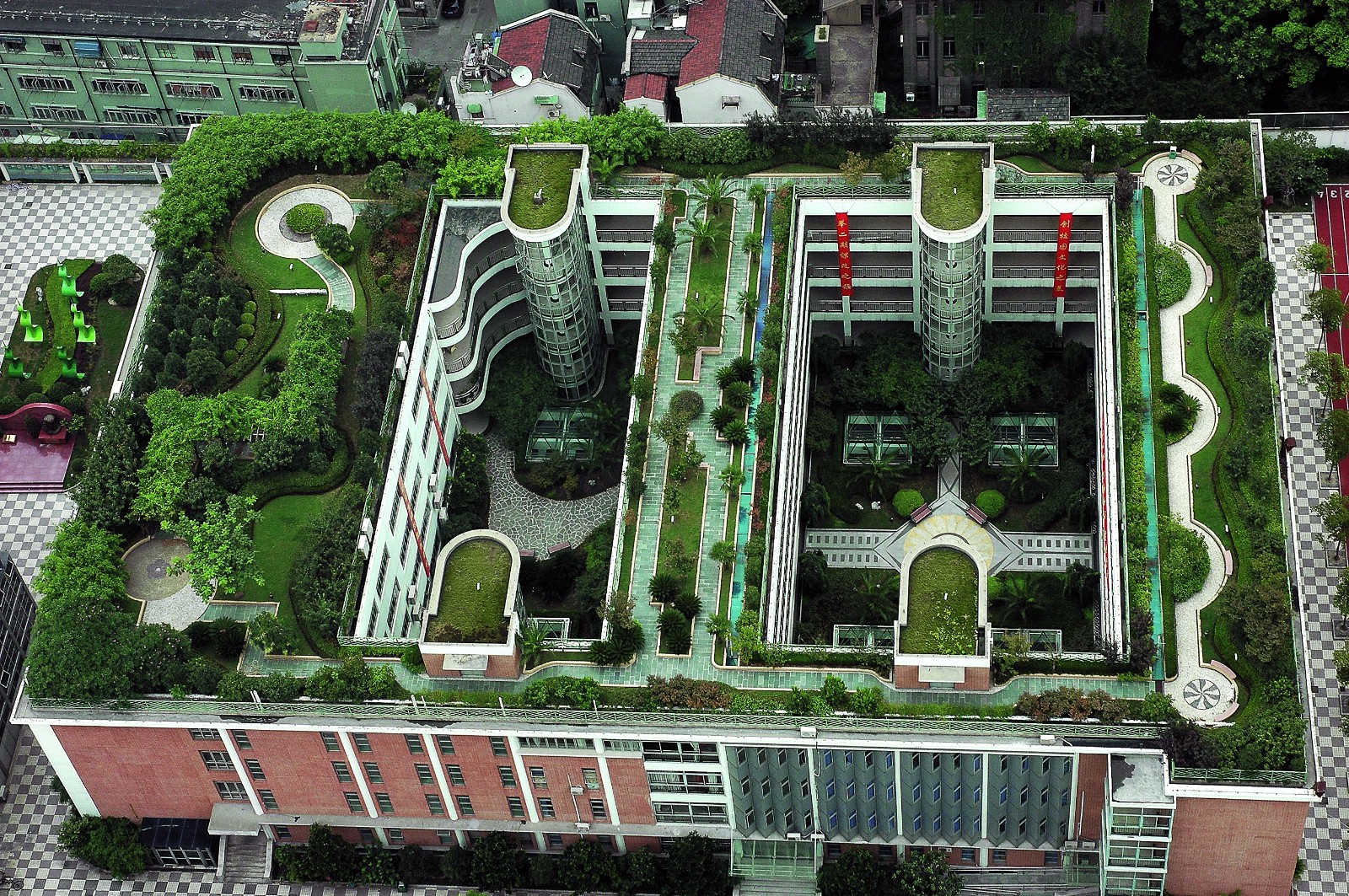 6-美丽的屋顶花园(桂幼泉).jpg