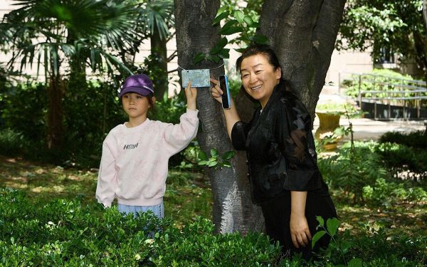 9_与自己观察的植物合影.jpg 9_与自己观察的植物合影.jpg