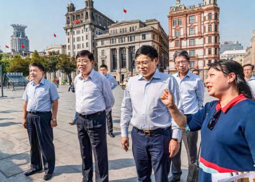 图片1-2-2019 年 9 月 25 日，上海市副市长汤志平带队对本市开展“迎国庆”市容环境保障巡查。（林敬 摄）.jpg