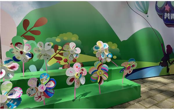 上海共青森林公园举办儿童节风车diy公益体验活动