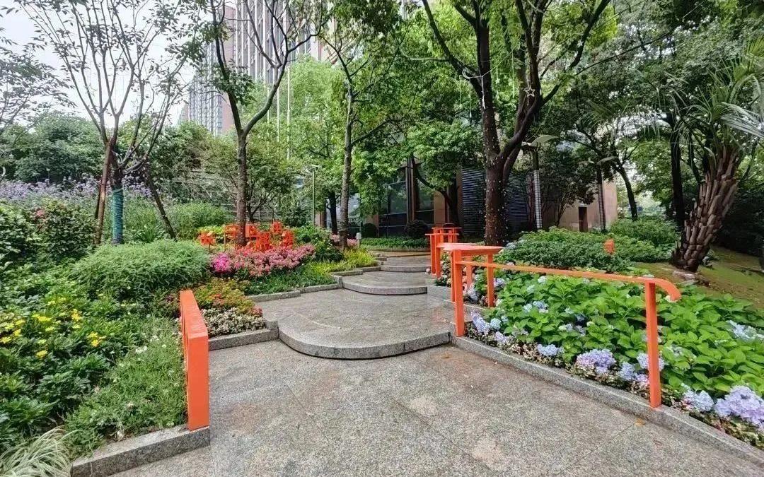 积极探索挖掘城市微空间长宁图书馆附属绿地开放共享实现周桥街道西区