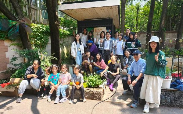 市园科院专家参与社区绿化公益科普活动现场照片.jpg 市园科院专家参与社区绿化公益科普活动现场照片.jpg
