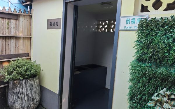 西井街102弄边倒粪站.jpg 西井街102弄边倒粪站.jpg