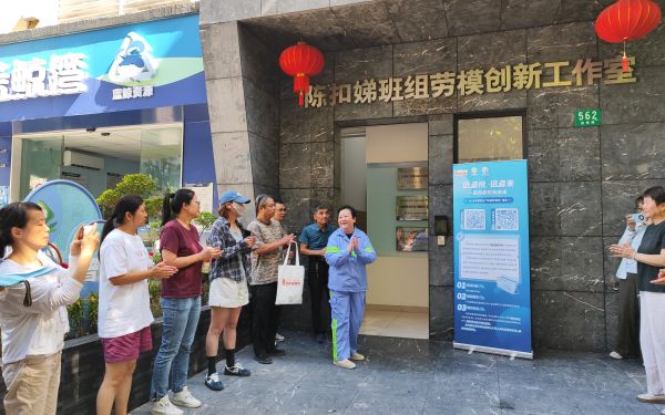 1、劳模班参观1.jpg 1、劳模班参观1.jpg