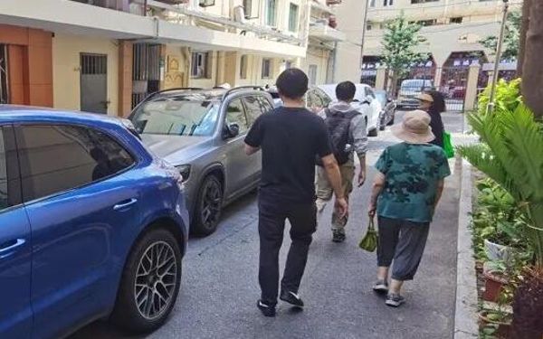 市林业总站赴黄浦区现场调查处置_黄鼬疑损车辆_事件_科学指导野生动物保护与人居和谐2.jpg 市林业总站赴黄浦区现场调查处置_黄鼬疑损车辆_事件_科学指导野生动物保护与人居和谐2.jpg