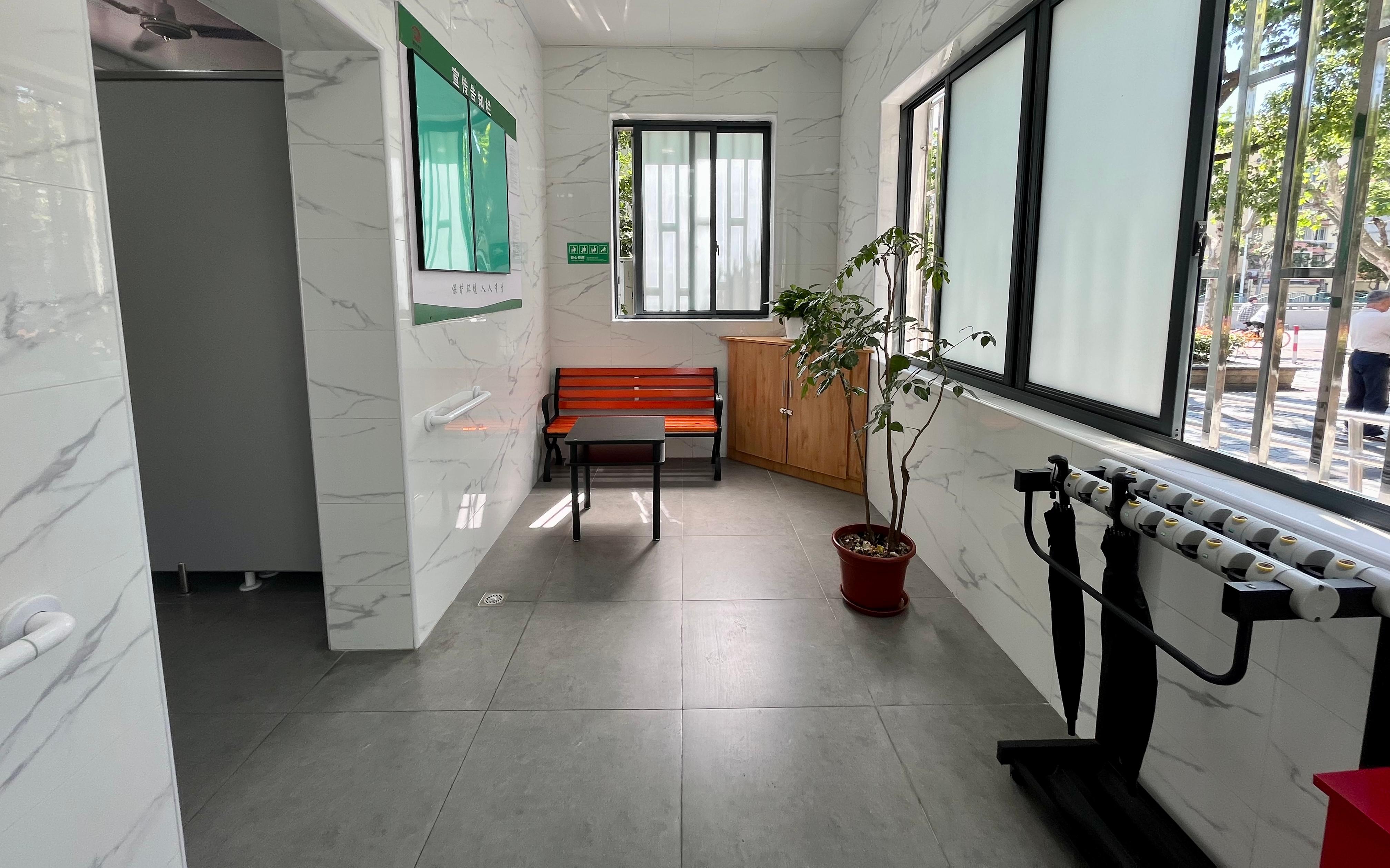 本市推进公厕智能化 打造城市文明新窗口3.jpg 本市推进公厕智能化 打造城市文明新窗口3.jpg