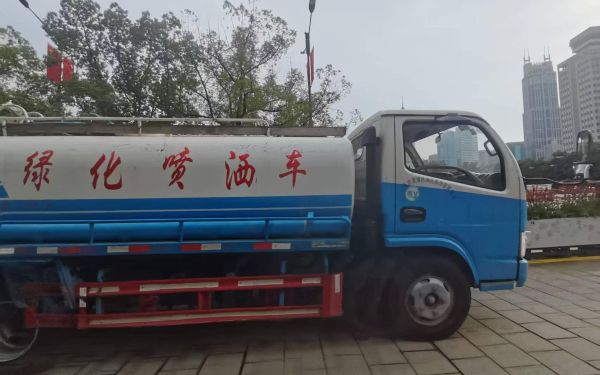 1绿化喷洒车.jpg